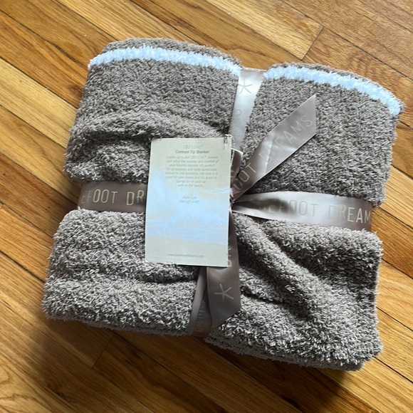 Barefoot Dreams Bedding Nwt Barefoot Dreams Throw Blanket Poshmark